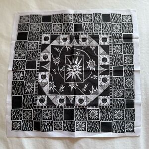 Akila Black and White Patterned Glasses Cleaning Cloth